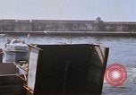 Image la réparation de dommages dus à une collision Naples Italie, 1965, de la seconde 7 séquences d'archives historiques vidéo 65675044751