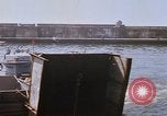 Image la réparation de dommages dus à une collision Naples Italie, 1965, de la seconde 8 séquences d'archives historiques vidéo 65675044751