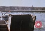 Image la réparation de dommages dus à une collision Naples Italie, 1965, de la seconde 9 séquences d'archives historiques vidéo 65675044751