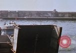 Image la réparation de dommages dus à une collision Naples Italie, 1965, de la seconde 11 séquences d'archives historiques vidéo 65675044751