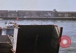 Image la réparation de dommages dus à une collision Naples Italie, 1965, de la seconde 12 séquences d'archives historiques vidéo 65675044751