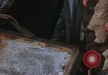 Image la réparation de dommages dus à une collision Naples Italie, 1965, de la seconde 26 séquences d'archives historiques vidéo 65675044751