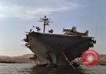 Image la réparation de dommages dus à une collision Naples Italie, 1965, de la seconde 13 séquences d'archives historiques vidéo 65675044752