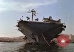 Image la réparation de dommages dus à une collision Naples Italie, 1965, de la seconde 17 séquences d'archives historiques vidéo 65675044752