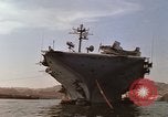 Image la réparation de dommages dus à une collision Naples Italie, 1965, de la seconde 20 séquences d'archives historiques vidéo 65675044752