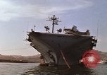 Image la réparation de dommages dus à une collision Naples Italie, 1965, de la seconde 22 séquences d'archives historiques vidéo 65675044752