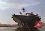 Image la réparation de dommages dus à une collision Naples Italie, 1965, de la seconde 23 séquences d'archives historiques vidéo 65675044752