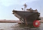 Image la réparation de dommages dus à une collision Naples Italie, 1965, de la seconde 29 séquences d'archives historiques vidéo 65675044752