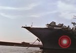 Image la réparation de dommages dus à une collision Naples Italie, 1965, de la seconde 47 séquences d'archives historiques vidéo 65675044752