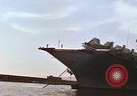 Image la réparation de dommages dus à une collision Naples Italie, 1965, de la seconde 54 séquences d'archives historiques vidéo 65675044752