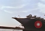 Image la réparation de dommages dus à une collision Naples Italie, 1965, de la seconde 56 séquences d'archives historiques vidéo 65675044752