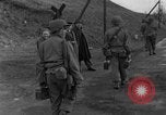 Standbild 99 Infanterie Division Wetzlar Deutschland, 1945, aus Sekunde 21 historischem Filmmaterial Videoclip 65675044755