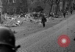 Standbild 99 Infanterie Division Wetzlar Deutschland, 1945, aus Sekunde 43 historischem Filmmaterial Videoclip 65675044755