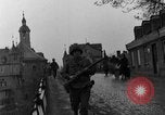 Standbild 99 Infanterie Division Wetzlar Deutschland, 1945, aus Sekunde 61 historischem Filmmaterial Videoclip 65675044755