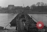 Standbild 90 Division Mülheim Deutschland, 1945, aus Sekunde 22 historischem Filmmaterial Videoclip 65675044756