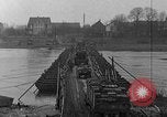 Standbild 90 Division Mülheim Deutschland, 1945, aus Sekunde 23 historischem Filmmaterial Videoclip 65675044756