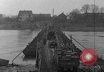 Standbild 90 Division Mülheim Deutschland, 1945, aus Sekunde 24 historischem Filmmaterial Videoclip 65675044756
