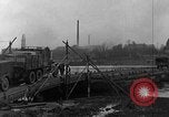 Standbild 90 Division Mülheim Deutschland, 1945, aus Sekunde 48 historischem Filmmaterial Videoclip 65675044756
