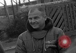 Image des prisonniers de guerre alliés Wetzlar Allemagne, 1945, de la seconde 10 séquences d'archives historiques vidéo 65675044757