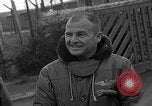 Image des prisonniers de guerre alliés Wetzlar Allemagne, 1945, de la seconde 11 séquences d'archives historiques vidéo 65675044757