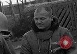 Image des prisonniers de guerre alliés Wetzlar Allemagne, 1945, de la seconde 15 séquences d'archives historiques vidéo 65675044757
