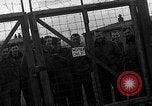 Image des prisonniers de guerre alliés Wetzlar Allemagne, 1945, de la seconde 40 séquences d'archives historiques vidéo 65675044757