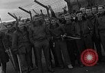 Image des prisonniers de guerre alliés Wetzlar Allemagne, 1945, de la seconde 61 séquences d'archives historiques vidéo 65675044757
