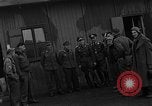 Immagine di Allied i prigionieri di guerra Wetzlar Germania, 1945, secondo 3 filmato di repertorio 65675044758