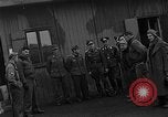 Immagine di Allied i prigionieri di guerra Wetzlar Germania, 1945, secondo 5 filmato di repertorio 65675044758