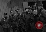 Immagine di Allied i prigionieri di guerra Wetzlar Germania, 1945, secondo 7 filmato di repertorio 65675044758