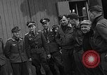 Immagine di Allied i prigionieri di guerra Wetzlar Germania, 1945, secondo 10 filmato di repertorio 65675044758