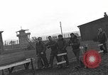 Immagine di Allied i prigionieri di guerra Wetzlar Germania, 1945, secondo 18 filmato di repertorio 65675044758