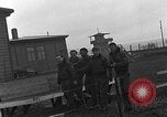 Immagine di Allied i prigionieri di guerra Wetzlar Germania, 1945, secondo 20 filmato di repertorio 65675044758