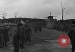 Immagine di Allied i prigionieri di guerra Wetzlar Germania, 1945, secondo 44 filmato di repertorio 65675044758
