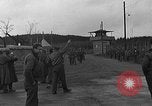 Immagine di Allied i prigionieri di guerra Wetzlar Germania, 1945, secondo 45 filmato di repertorio 65675044758