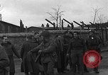 Immagine di Allied i prigionieri di guerra Wetzlar Germania, 1945, secondo 51 filmato di repertorio 65675044758