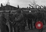 Immagine di Allied i prigionieri di guerra Wetzlar Germania, 1945, secondo 53 filmato di repertorio 65675044758