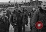 Immagine di Allied i prigionieri di guerra Wetzlar Germania, 1945, secondo 57 filmato di repertorio 65675044758
