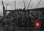 Immagine di Allied i prigionieri di guerra Wetzlar Germania, 1945, secondo 9 filmato di repertorio 65675044759
