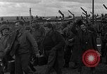 Immagine di Allied i prigionieri di guerra Wetzlar Germania, 1945, secondo 15 filmato di repertorio 65675044759