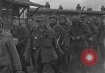 Immagine di Allied i prigionieri di guerra Wetzlar Germania, 1945, secondo 30 filmato di repertorio 65675044759