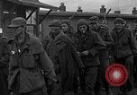 Immagine di Allied i prigionieri di guerra Wetzlar Germania, 1945, secondo 31 filmato di repertorio 65675044759