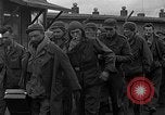 Immagine di Allied i prigionieri di guerra Wetzlar Germania, 1945, secondo 32 filmato di repertorio 65675044759