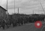 Immagine di Allied i prigionieri di guerra Wetzlar Germania, 1945, secondo 43 filmato di repertorio 65675044759