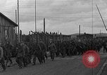 Immagine di Allied i prigionieri di guerra Wetzlar Germania, 1945, secondo 45 filmato di repertorio 65675044759