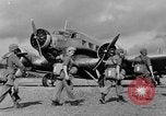 Image parachutistes français l'Indochine, 1950, de la seconde 9 séquences d'archives historiques vidéo 65675044770