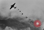 Image parachutistes français l'Indochine, 1950, de la seconde 21 séquences d'archives historiques vidéo 65675044770