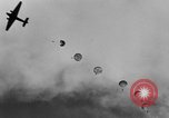 Image parachutistes français l'Indochine, 1950, de la seconde 22 séquences d'archives historiques vidéo 65675044770