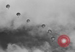 Image parachutistes français l'Indochine, 1950, de la seconde 24 séquences d'archives historiques vidéo 65675044770