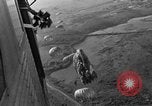 Image parachutistes français l'Indochine, 1950, de la seconde 30 séquences d'archives historiques vidéo 65675044770